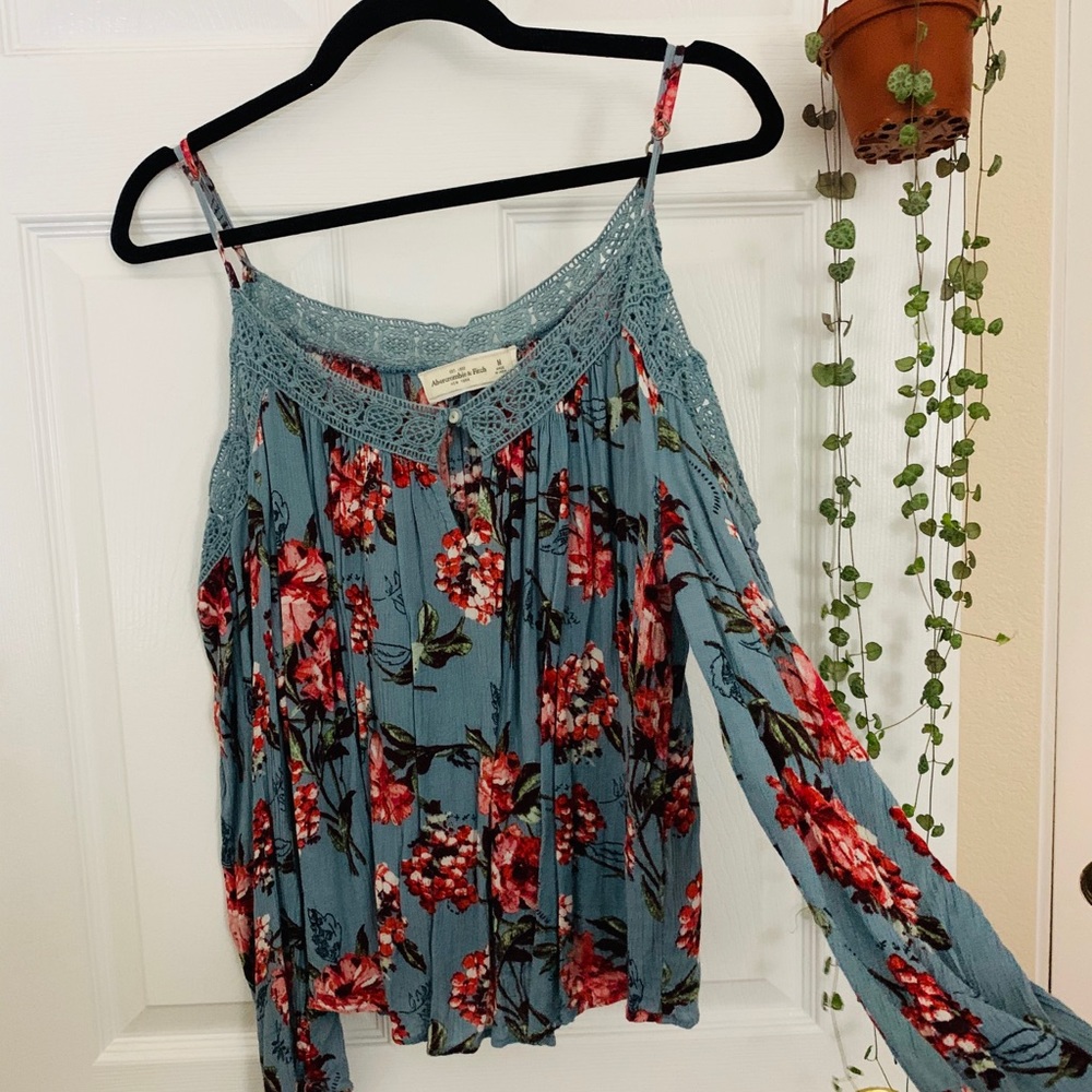 Abercrombie floral blue cold shoulder top